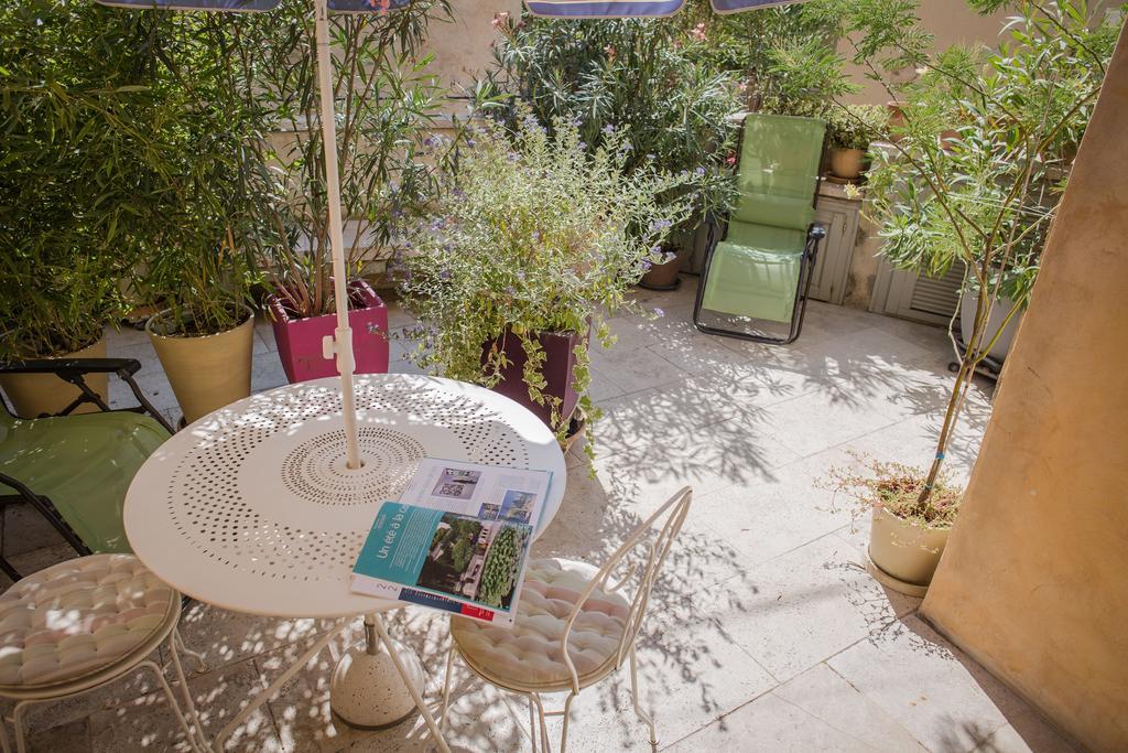 Ancienne Maison Des Gardes Lourmarin Bagian luar foto